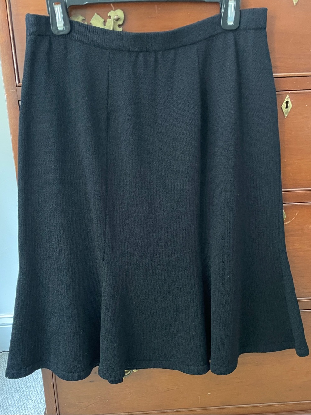 women’s black flirty skirt